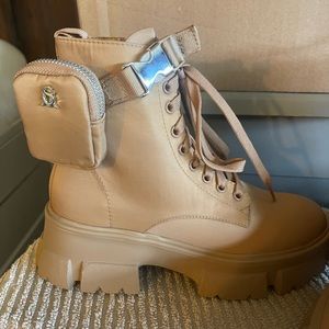 New boots Steve Madden size 7.5